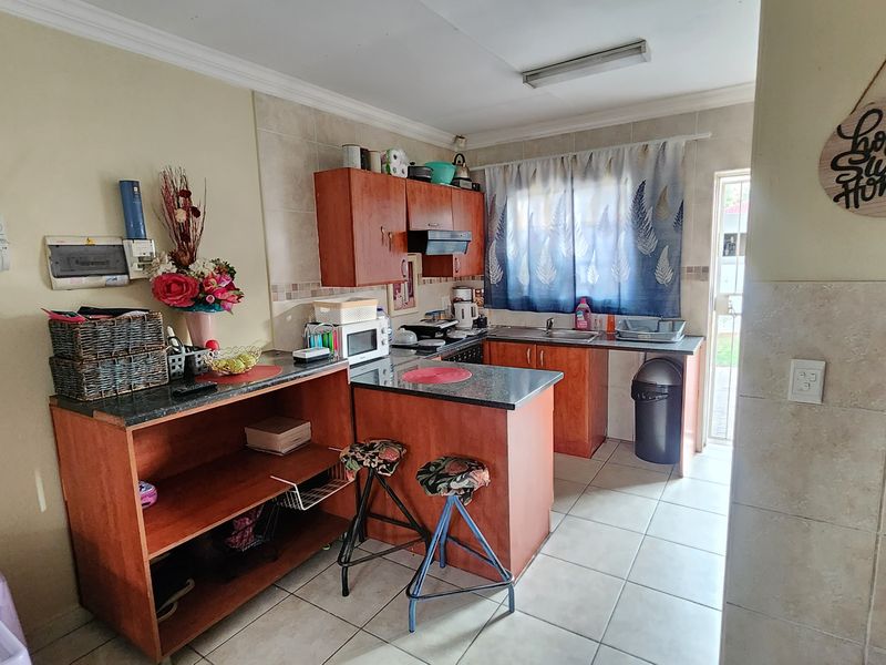 Spacious 3-Bedroom Home with Double Garage in Ben Fleur – Perfect Family Living. - Photo 8