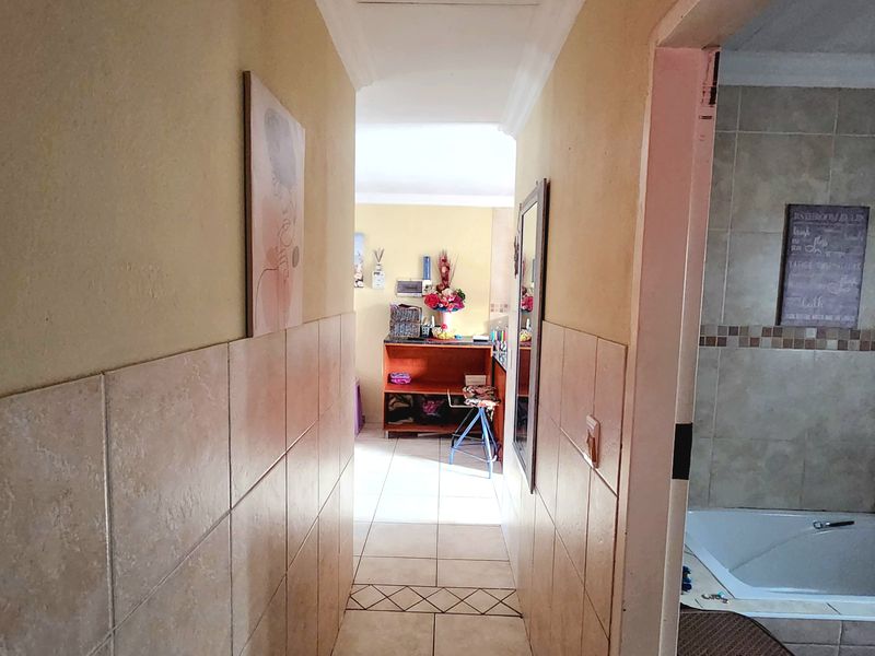 Spacious 3-Bedroom Home with Double Garage in Ben Fleur – Perfect Family Living. - Photo 6