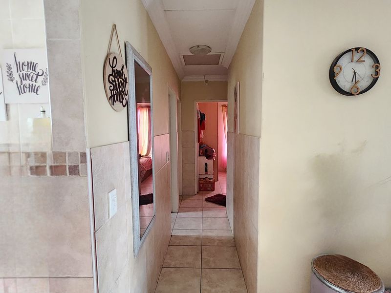 Spacious 3-Bedroom Home with Double Garage in Ben Fleur – Perfect Family Living. - Photo 3