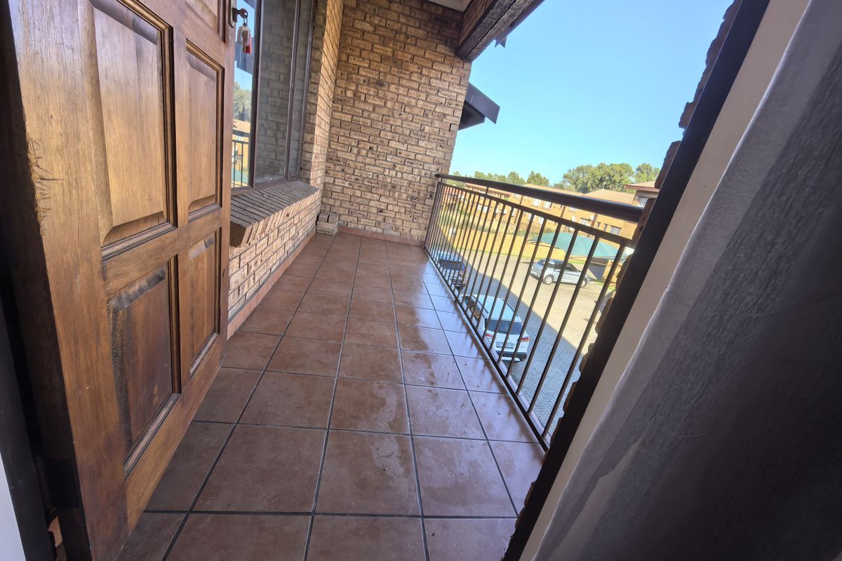 2 Bedroom townhouse to rent in Meredale - Photo 5