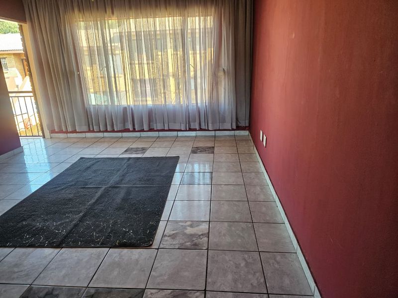 2 Bedroom townhouse to rent in Meredale - Photo 6