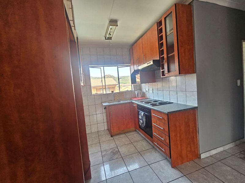 2 Bedroom townhouse to rent in Meredale - Photo 3