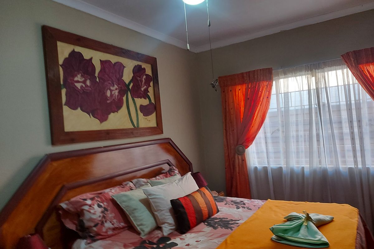 NEW INVESTORS OPPORTUNITY TO OWN A SMALL COMPLEX IN OOSEINDE, RUSTENBURG - Photo 4