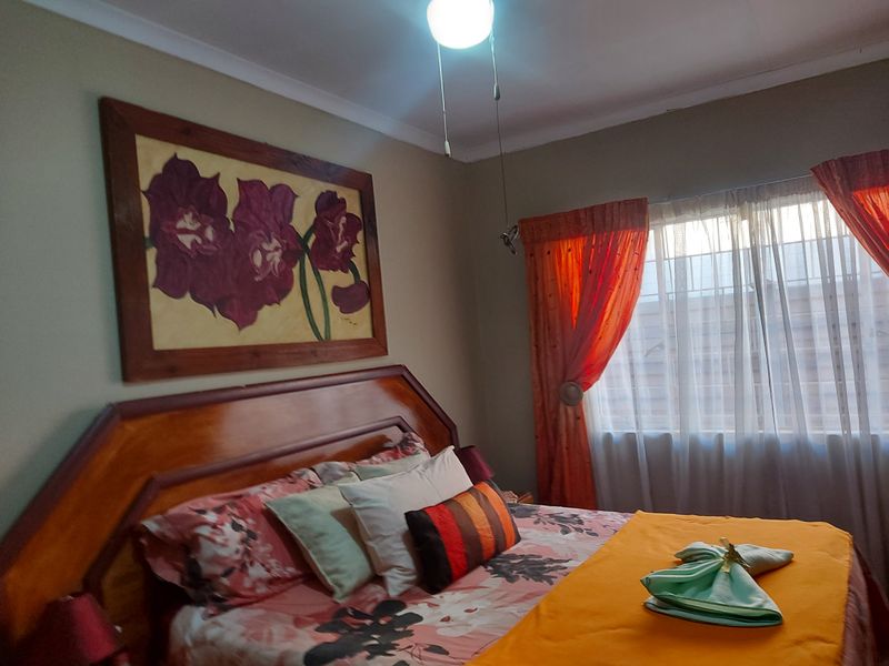 NEW INVESTORS OPPORTUNITY TO OWN A SMALL COMPLEX IN OOSEINDE, RUSTENBURG - Photo 4