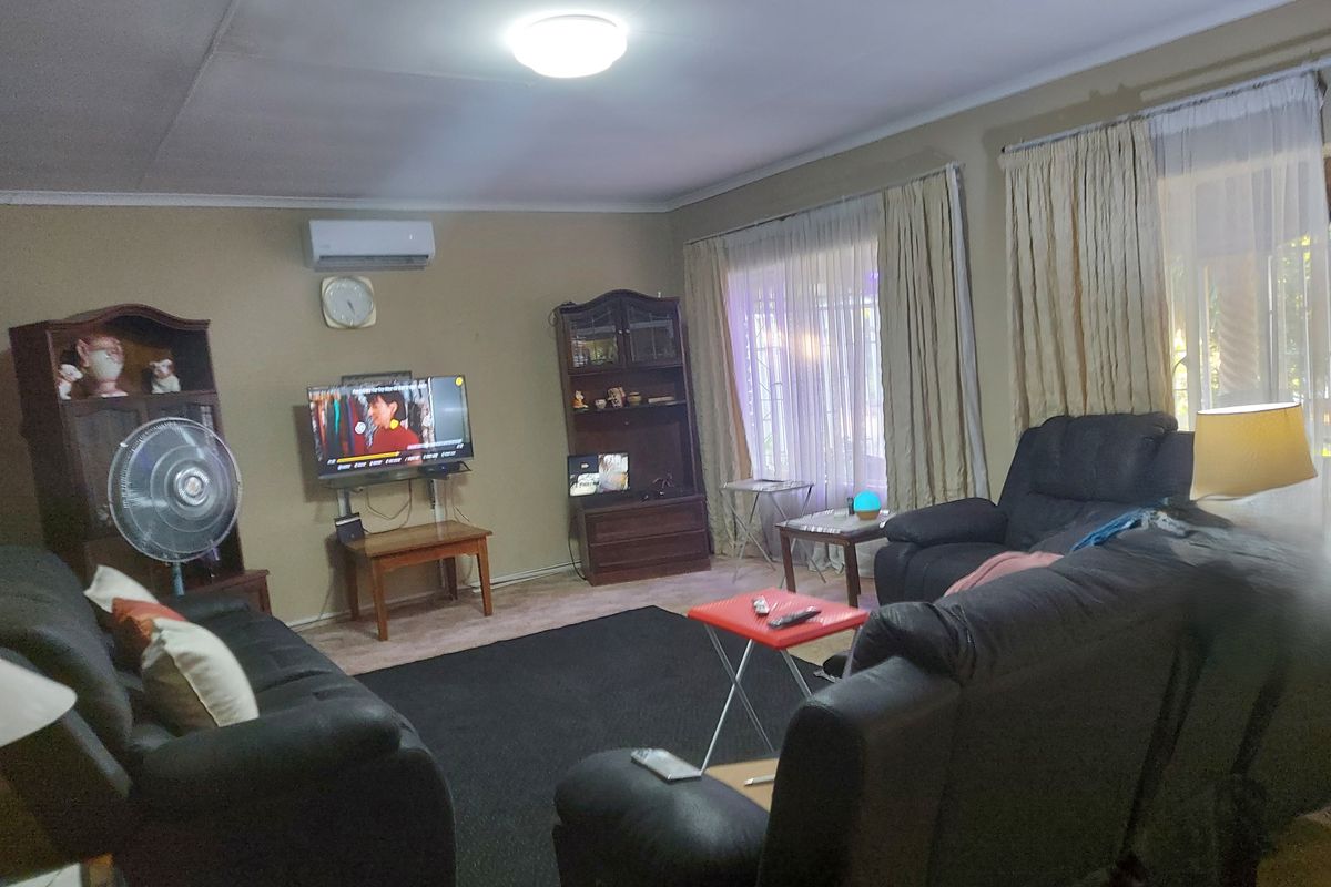 NEW INVESTORS OPPORTUNITY TO OWN A SMALL COMPLEX IN OOSEINDE, RUSTENBURG - Photo 2