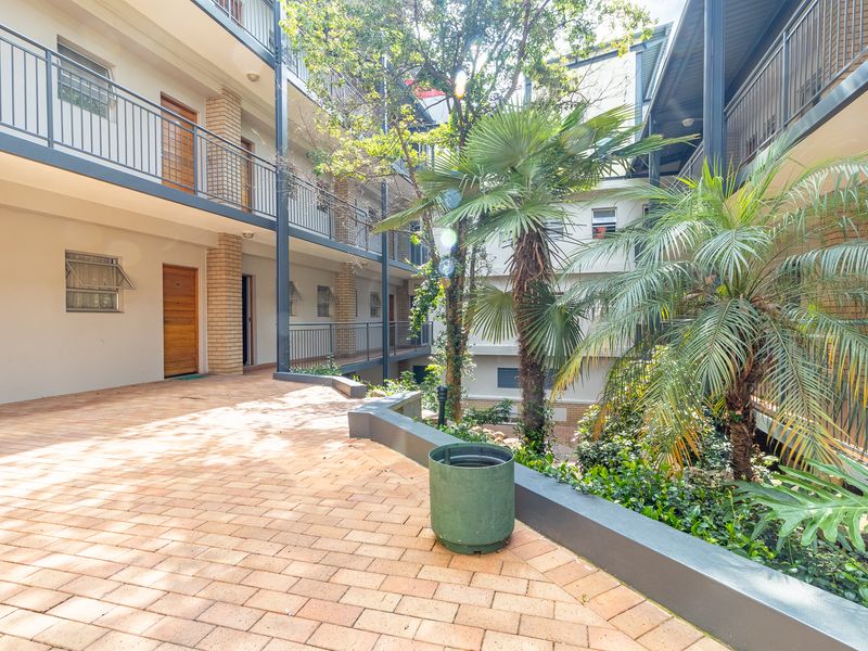 Modern Ground-Floor 1-Bedroom Apartment – Ideal Investment or First Home - Photo 2