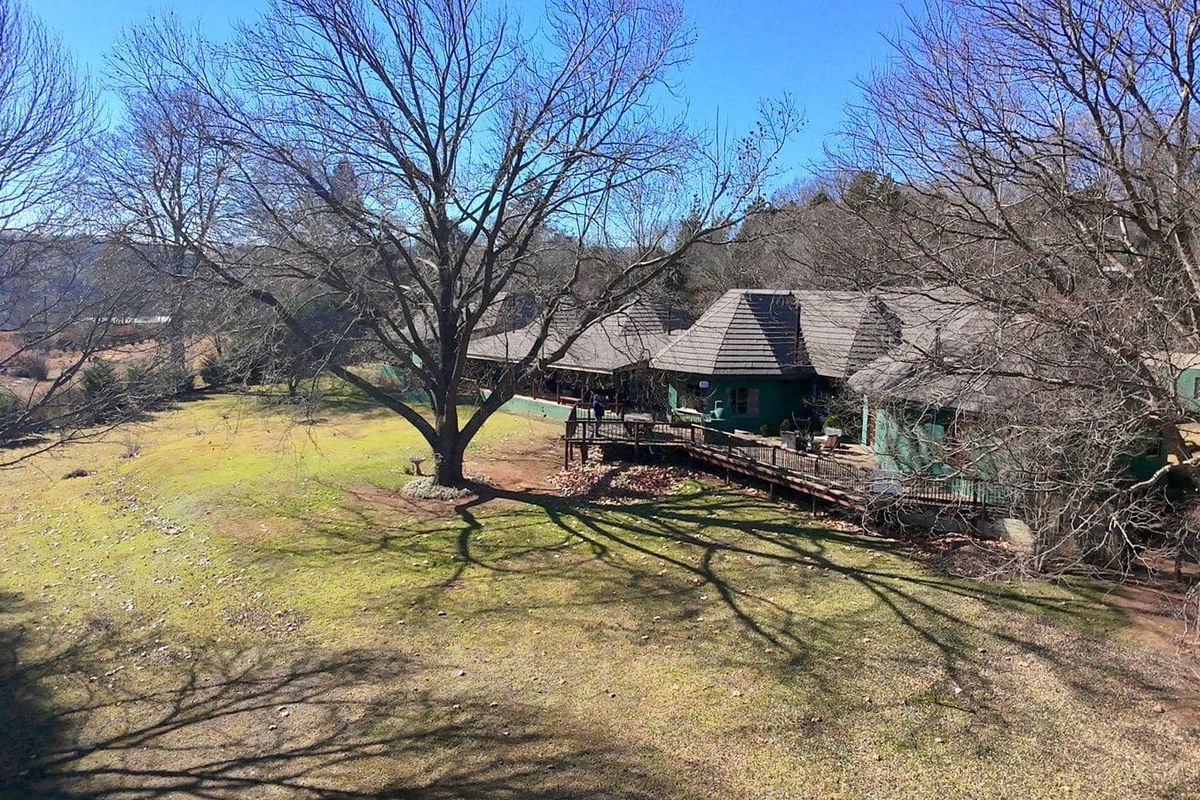 Stunning 3-Bedroom home with Cottage Office, and 4 Car Garage in Rosetta - Photo 4