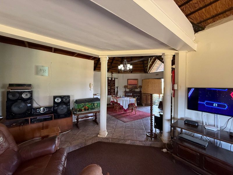 Stunning 3-Bedroom home with Cottage Office, and 4 Car Garage in Rosetta - Photo 9