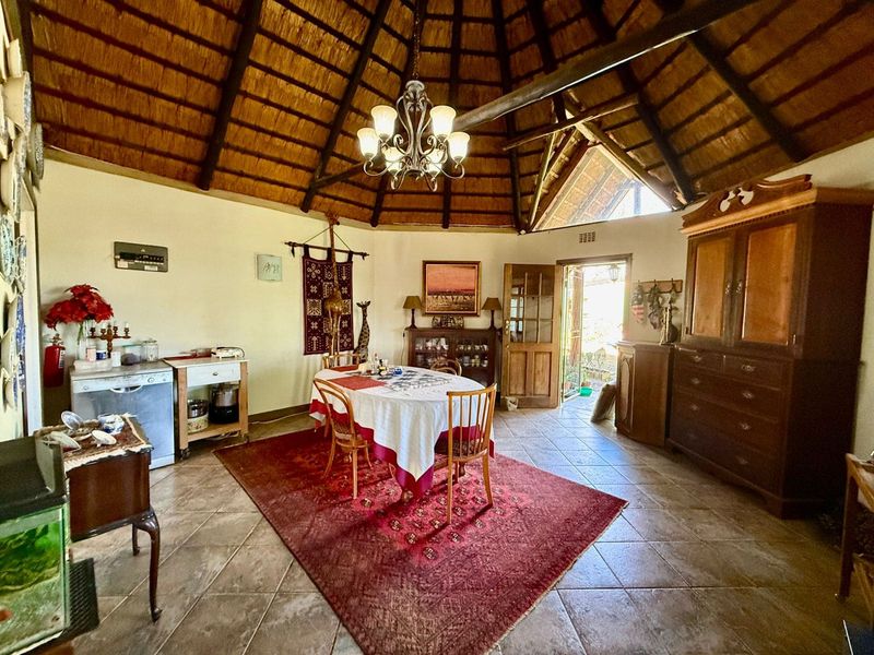 Stunning 3-Bedroom home with Cottage Office, and 4 Car Garage in Rosetta - Photo 8