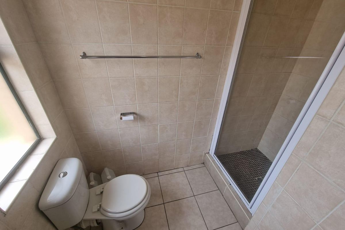 Sole mandate - 2-bedroom unit close to town with garage - Photo 3