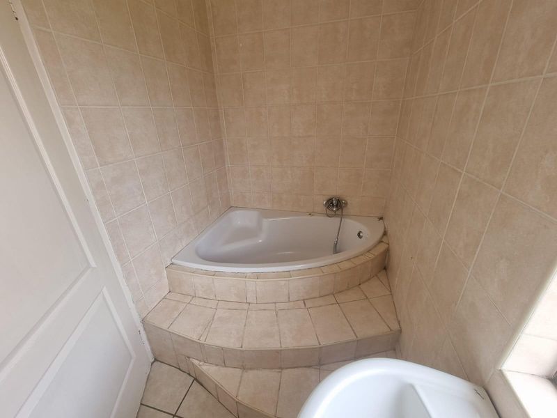 Sole mandate - 2-bedroom unit close to town with garage - Photo 4