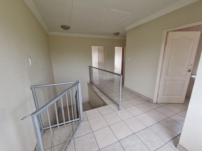 Sole mandate - 2-bedroom unit close to town with garage - Photo 2