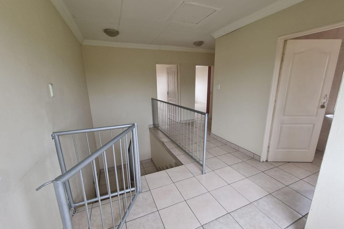 Sole mandate - 2-bedroom unit close to town with garage - Photo 2