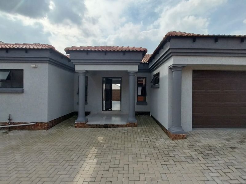 BEAUTIFULL HOUSE FOR SALE IN SECUNDA, SUIDHEUWEL - Photo 2