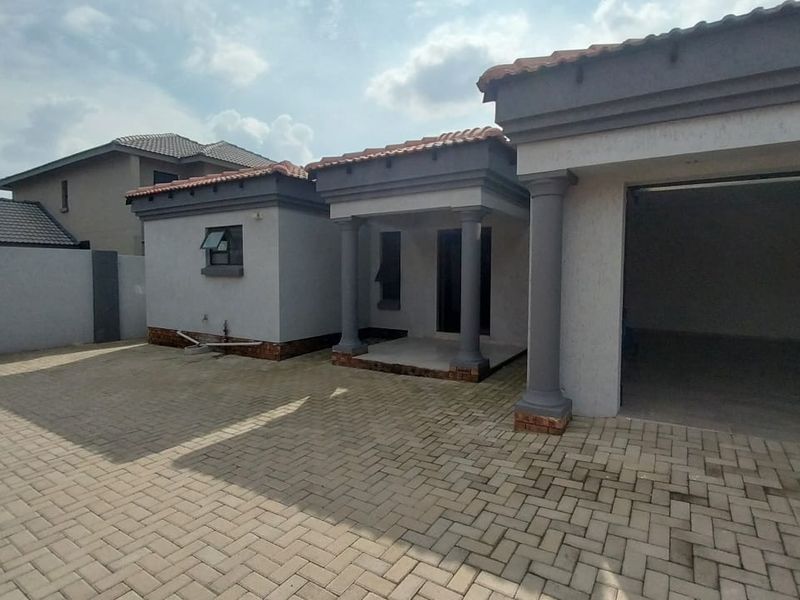 BEAUTIFULL HOUSE FOR SALE IN SECUNDA, SUIDHEUWEL - Photo 3