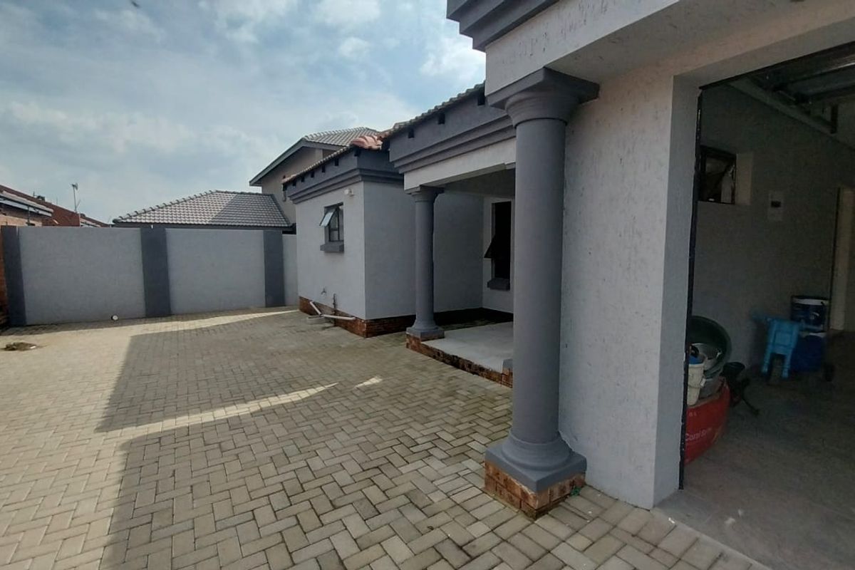 BEAUTIFULL HOUSE FOR SALE IN SECUNDA, SUIDHEUWEL - Photo 4