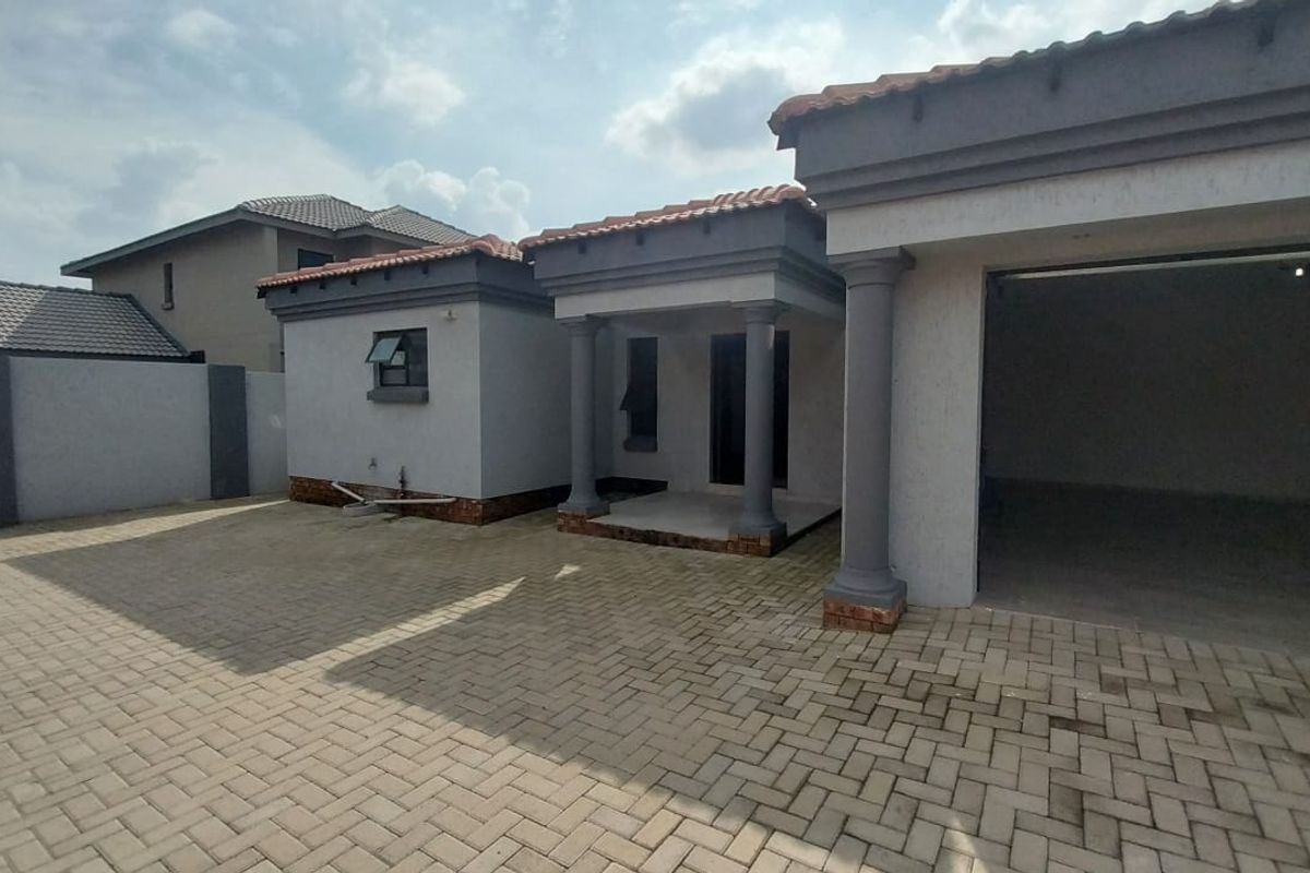 BEAUTIFULL HOUSE FOR SALE IN SECUNDA, SUIDHEUWEL - Photo 3