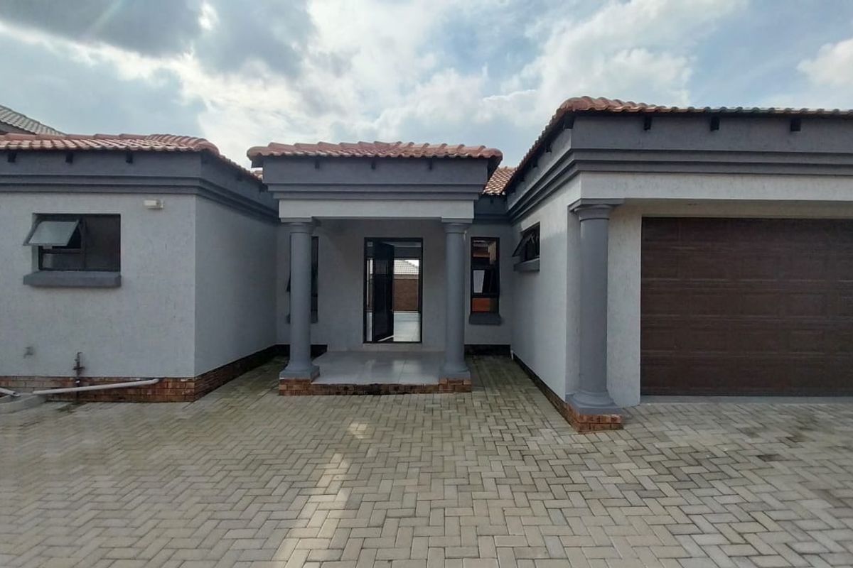 BEAUTIFULL HOUSE FOR SALE IN SECUNDA, SUIDHEUWEL - Photo 2