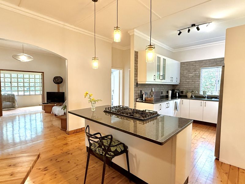 Beautifully Renovated Home in Clarendon – With Granny Flat! - Photo 4