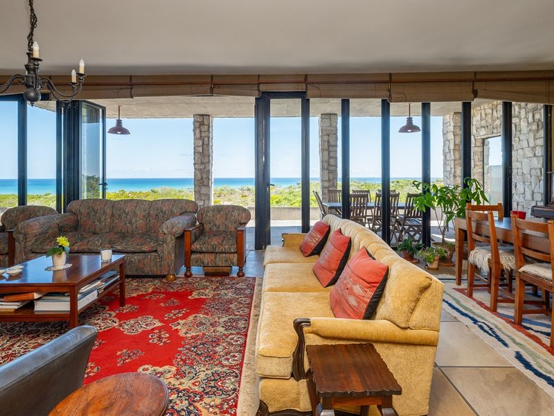 Elegant French–English Country Style Home in a Truly Idyllic Setting - Photo 10