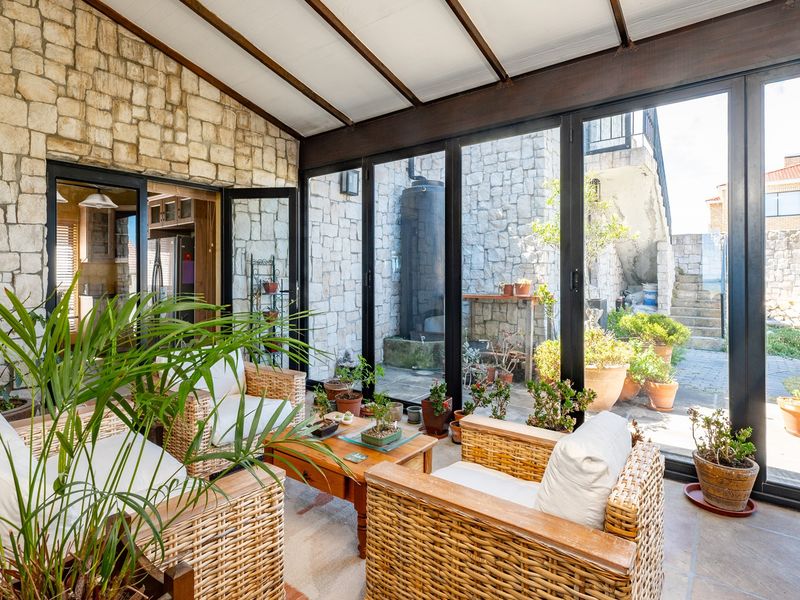 Elegant French–English Country Style Home in a Truly Idyllic Setting - Photo 9