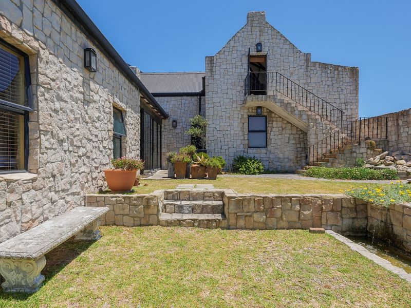 Elegant French–English Country Style Home in a Truly Idyllic Setting - Photo 6