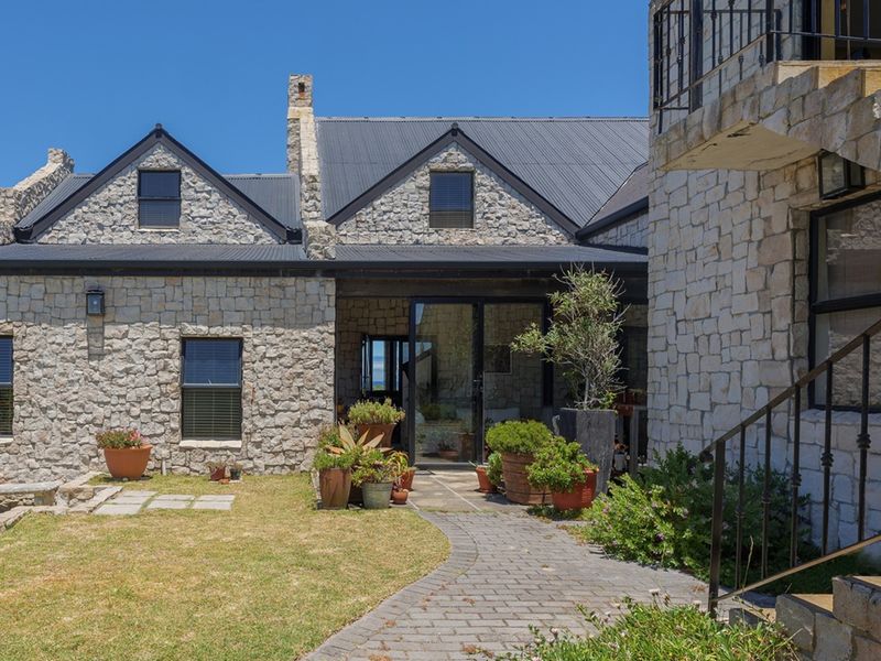 Elegant French–English Country Style Home in a Truly Idyllic Setting - Photo 5