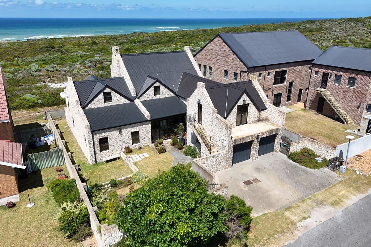 Elegant French–English Country Style Home in a Truly Idyllic Setting - Photo 2