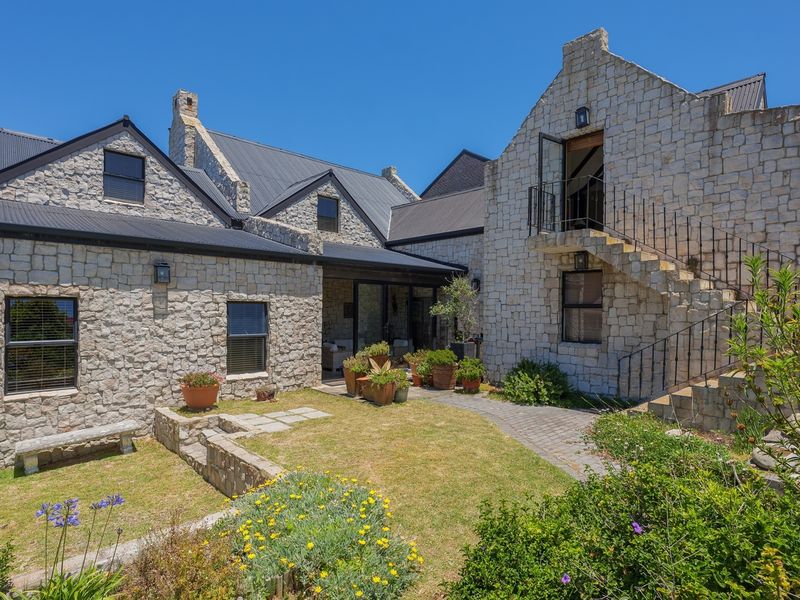 Elegant French–English Country Style Home in a Truly Idyllic Setting - Photo 4