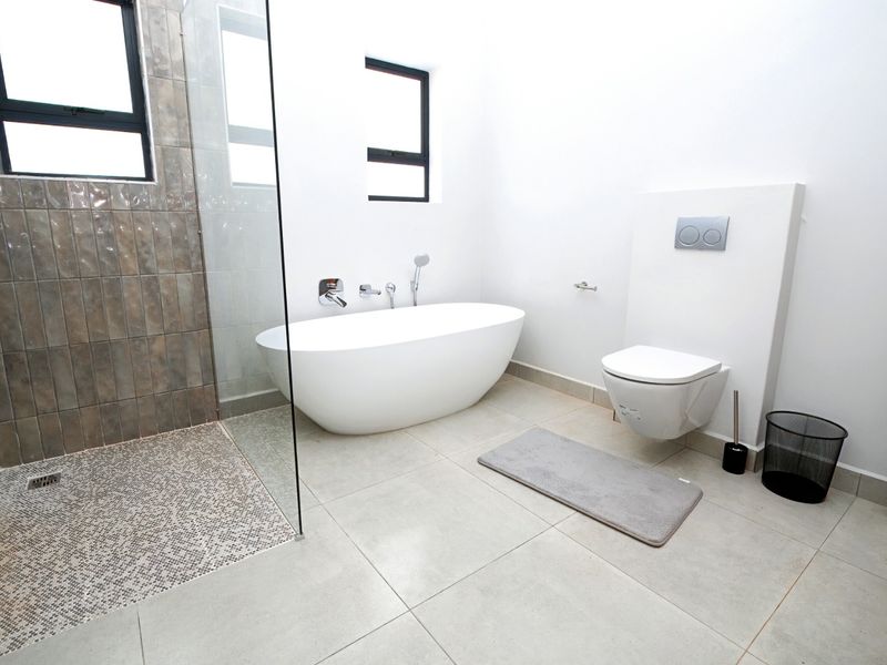 Stylish, Spacious, and Ready to Move In! - Photo 8