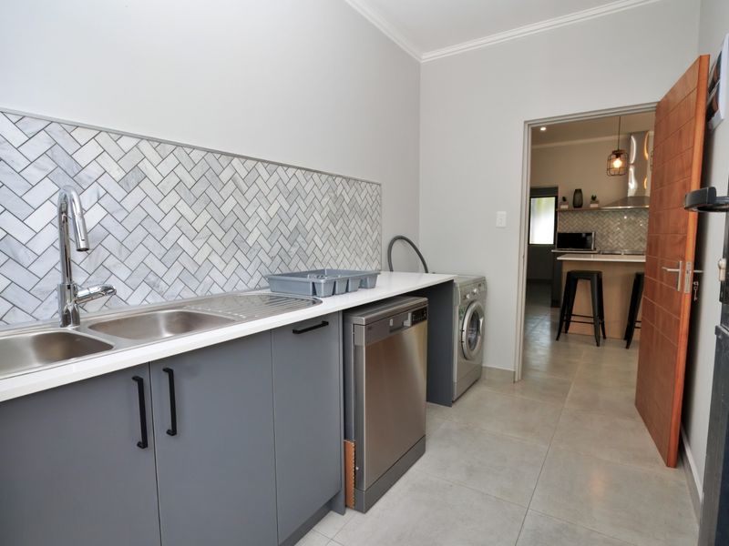 Stylish, Spacious, and Ready to Move In! - Photo 6