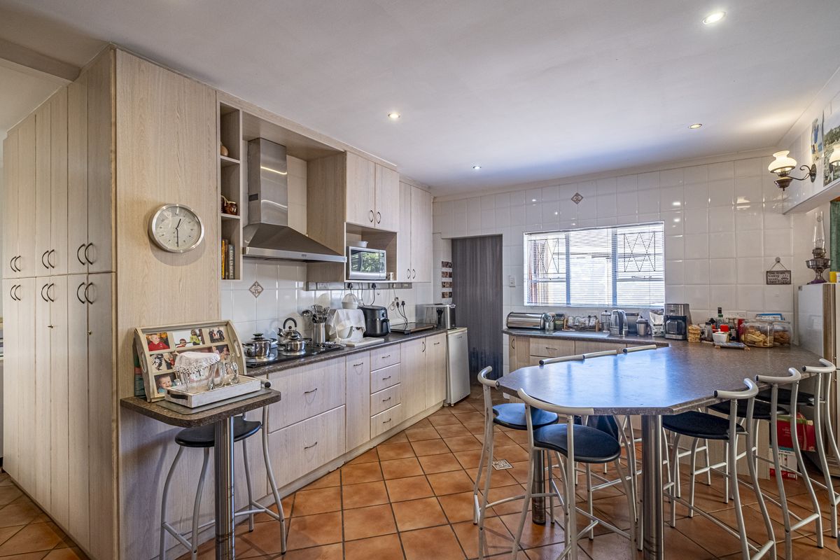 Space for a large Family - Photo 5