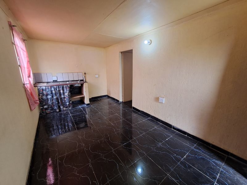 3-Bedroom Home with 7 Income-Generating Rental Units - Photo 8