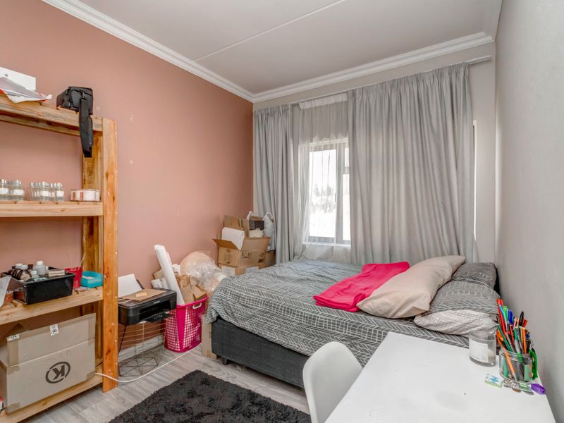 No transfer duty!  Well located, modern unit with low levies - Photo 9