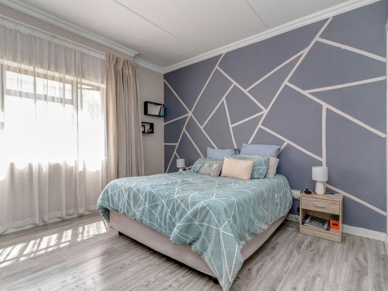 No transfer duty!  Well located, modern unit with low levies - Photo 8