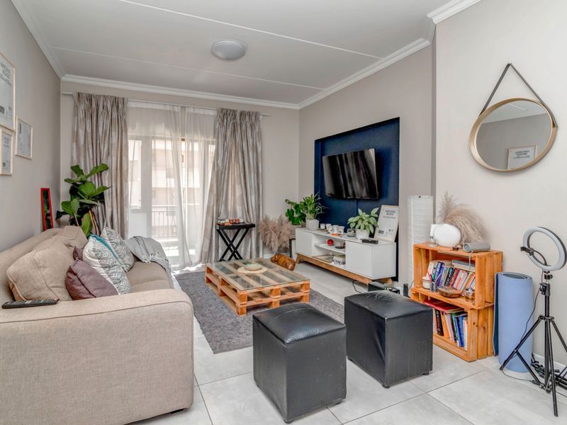 No transfer duty!  Well located, modern unit with low levies - Photo 6