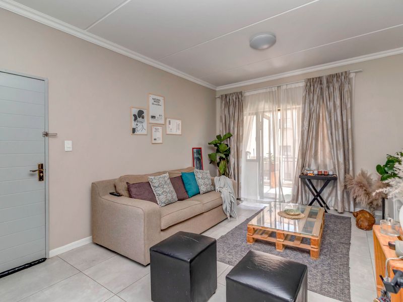 No transfer duty!  Well located, modern unit with low levies - Photo 7