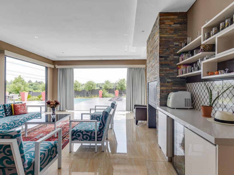 TRANQUIL COUNTRY LIVING IN THE HEART OF MIDRAND - Photo 10