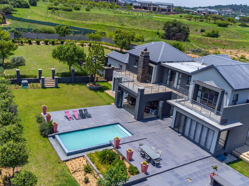 TRANQUIL COUNTRY LIVING IN THE HEART OF MIDRAND - Photo 2