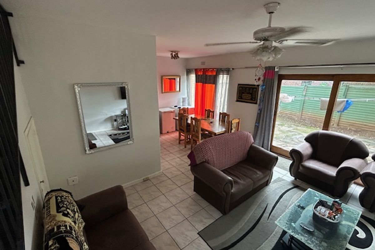 Spacious Duplex in Safe Complex Close to town - Photo 4