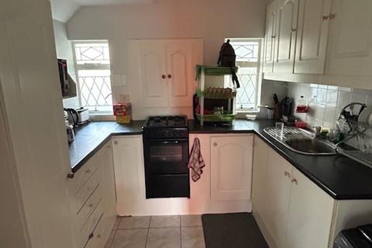 Spacious Duplex in Safe Complex Close to town - Photo 5