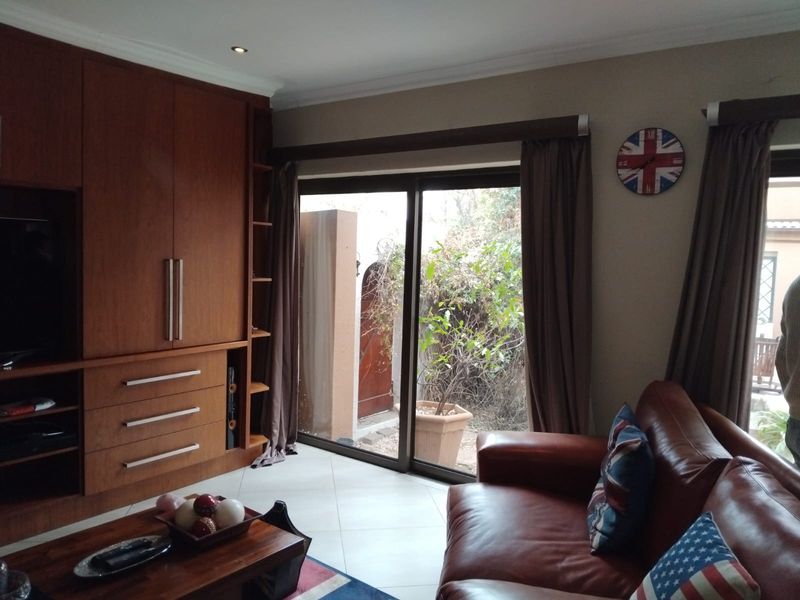 6 BEDROOM FOR SALE - Photo 8