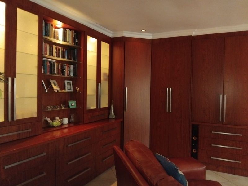 6 BEDROOM FOR SALE - Photo 10