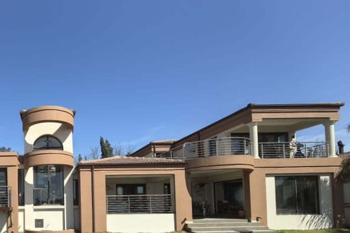 6 BEDROOM FOR SALE - Photo 2