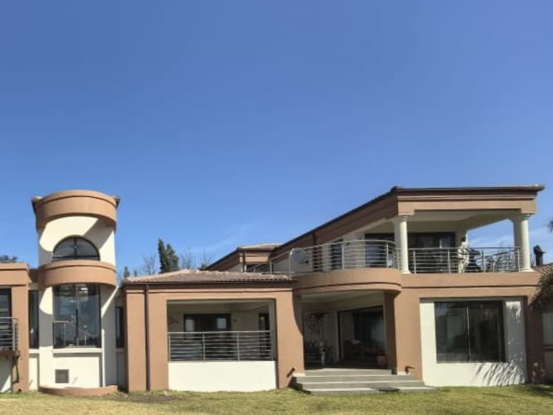 6 BEDROOM FOR SALE - Photo 2