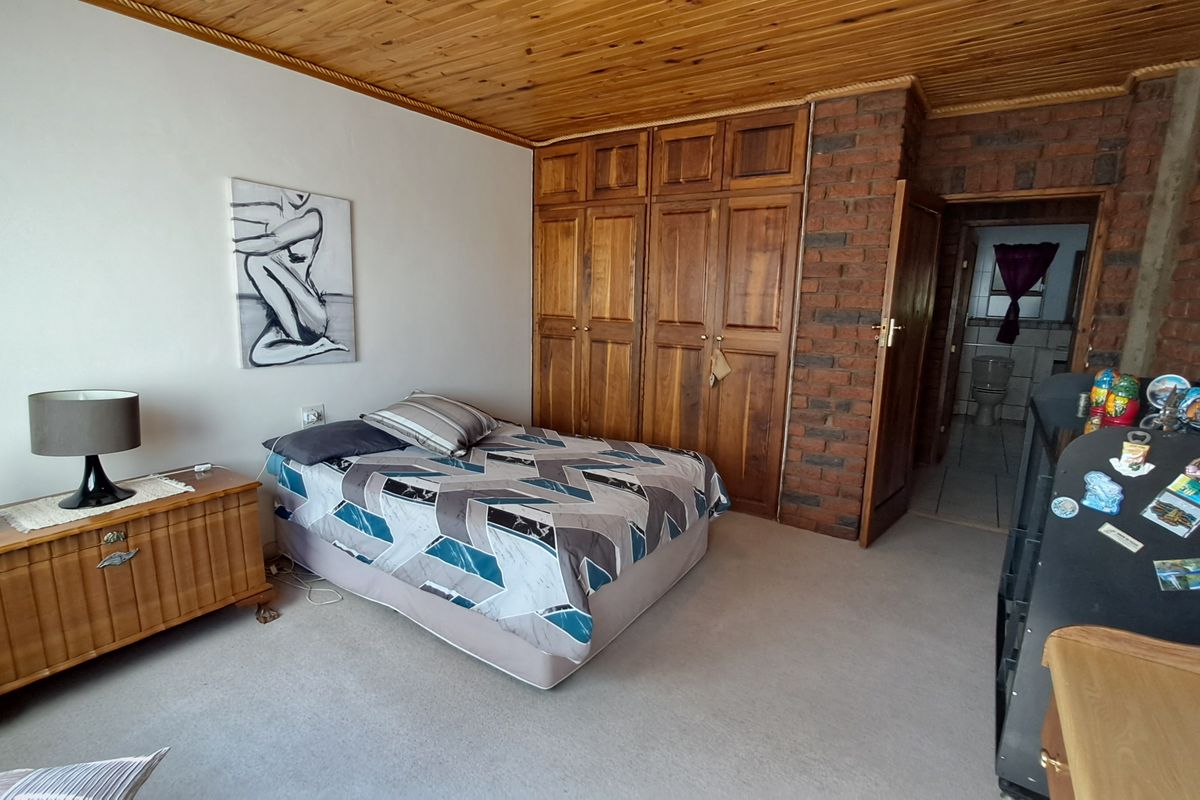 Entertainer’s Dream with Spacious Living & Endless Possibilities! - Photo 4