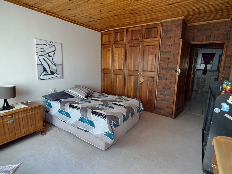 Entertainer’s Dream with Spacious Living & Endless Possibilities! - Photo 4