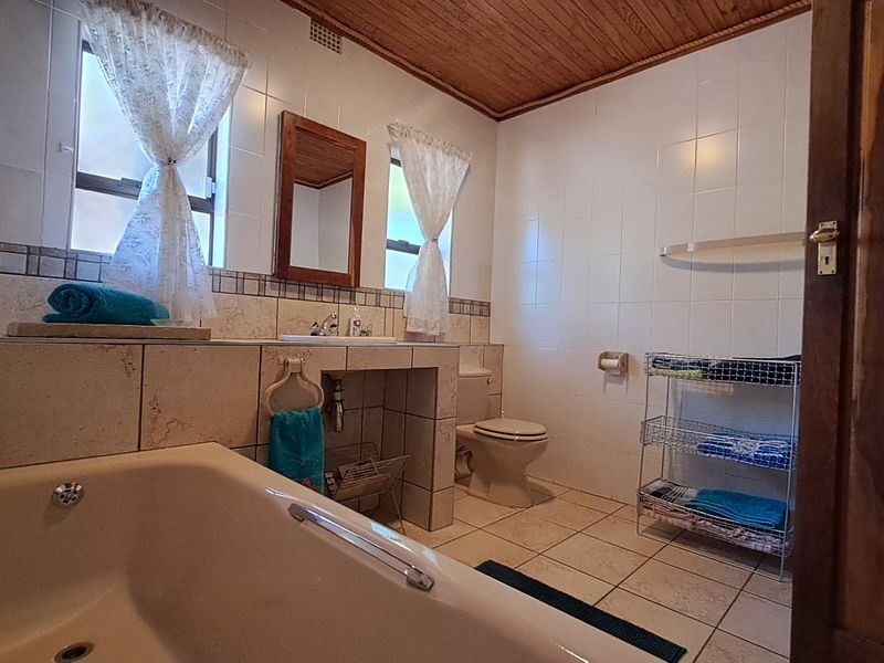 Entertainer’s Dream with Spacious Living & Endless Possibilities! - Photo 5