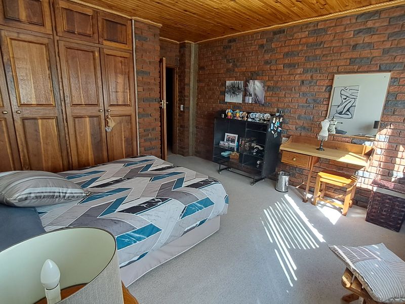 Entertainer’s Dream with Spacious Living & Endless Possibilities! - Photo 2