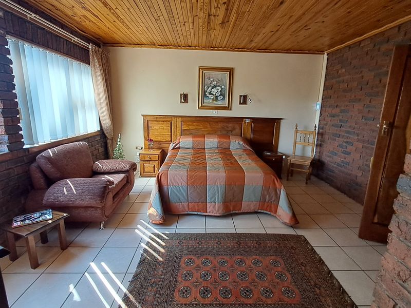 Entertainer’s Dream with Spacious Living & Endless Possibilities! - Photo 10